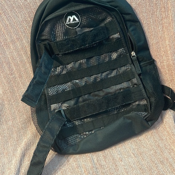 Backpack - Picture 4 of 4